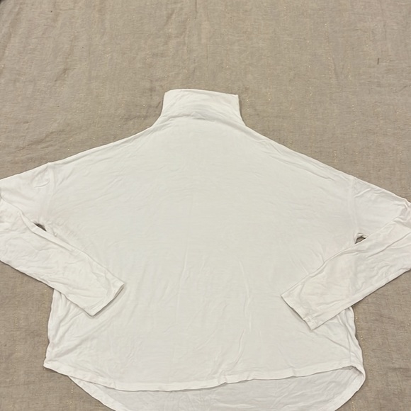 Babaton box cut / drape turtle neck - Picture 2 of 4